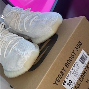 Yeezy Boost 350 V2